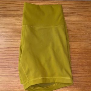 Lululemon Wunder Train High-Rise Short 8"